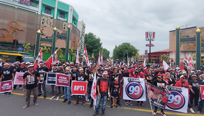 Suasana Pendukung Ganjar-Mahfud Saat Lakukan Kampanye di Solo