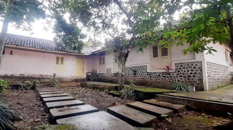 DIKELOLA POKDARWIS: Gedung eks Kawedanan Karangpandan di Kampung Klatak, Desa/Kecamatan Karangpandan, Karanganyar.  (RUDI HARTONO/RADAR SOLO)