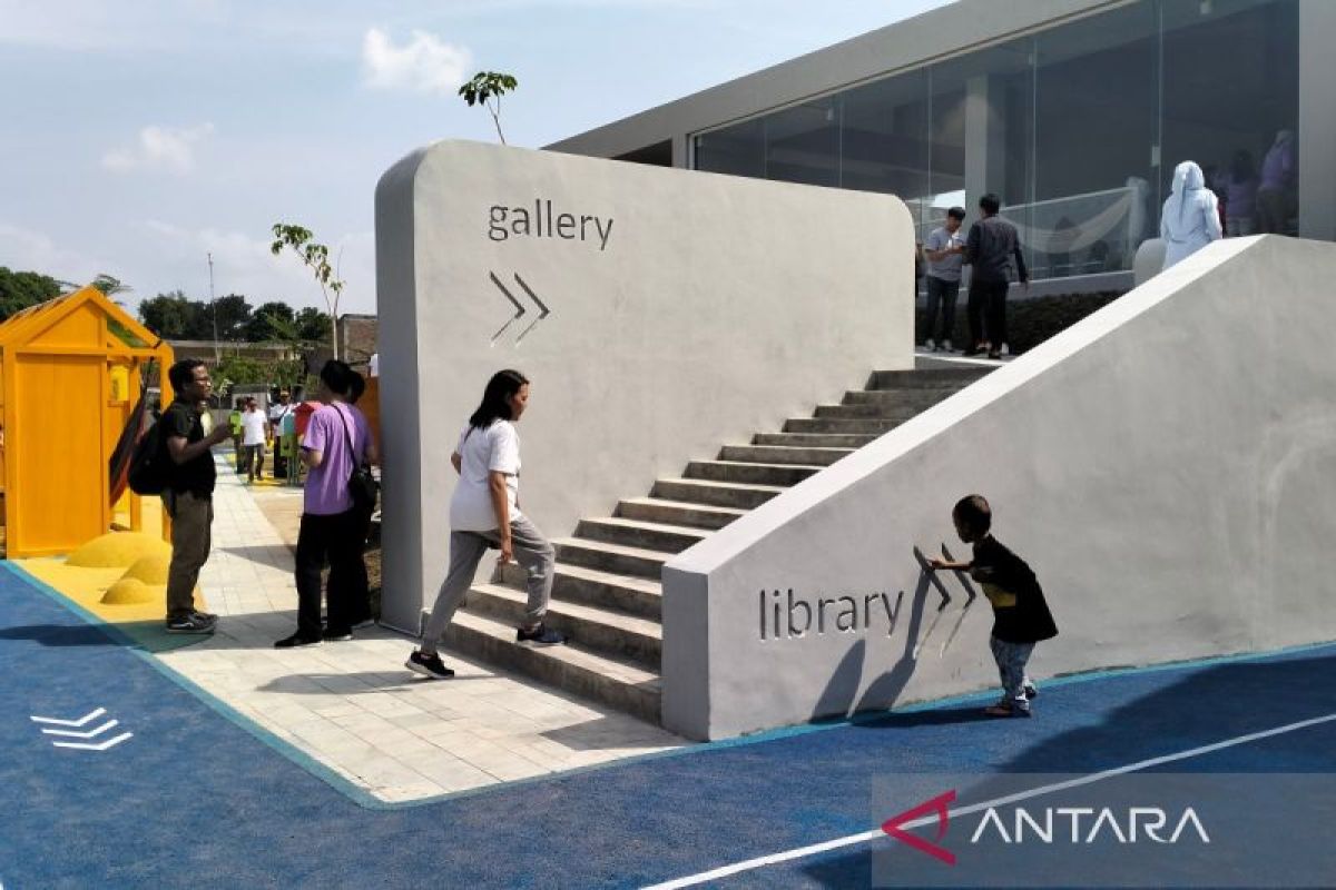 Taman cerdas menjadi salah satu wisata ramah anak yang direkomendasikan di Solo (DOK. ANTARA)