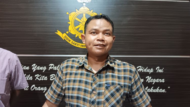 KBO Satreskrim Polres Klaten Iptu Umar Mustofa menjelaskan tentang kasus penembakan dengan airsoft gun berpeluru gotri (ANGGA PURENDA/RADAR SOLO)