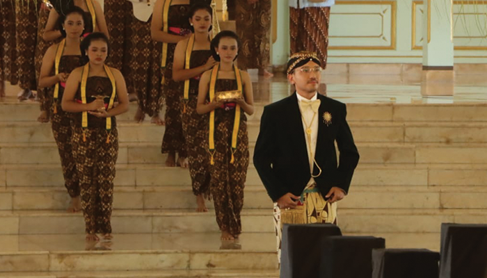 Gusti Bhre dalam Upacara Kenaikan Tahta atau Jumenengan pada Senin, (19/2).