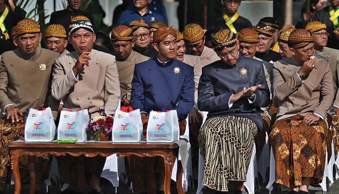 Potret Kebersamaan Gibran dan Gusti Bhre dalam HUT Kota Solo.