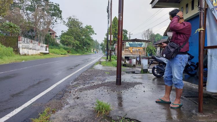 Lokasi kecelakaan tunggal SMAN 1 Cepogo di jalur Solo-Selo-Borobudur (SSB), Dusun Bulukerto, Desa Mliwis, Kecamatan Cepogo, Boyolali. (RAGIL L/RADAR SOLO)