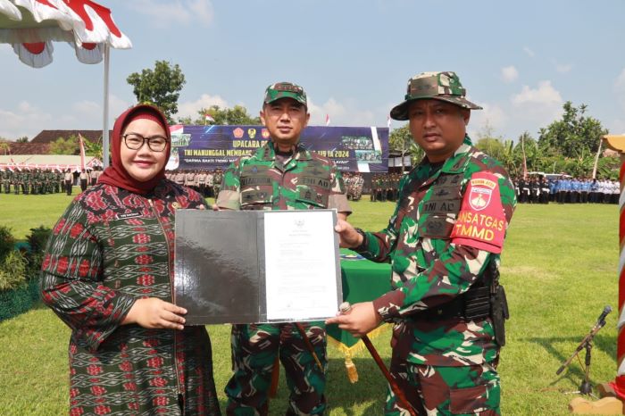 Kodim 0725/Sragen menyelenggarakan TMMD Reguler ke 119 di Desa Gedongan, Kecamatan Plupuh, Kabupaten Sragen (AHMAD KHAIRUDIN/ RADAR SOLO)