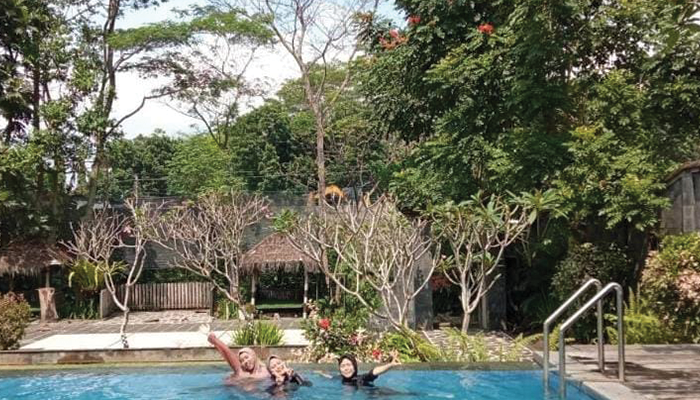 Kolam Renang Wanita Lestarindo Sport Garden.
