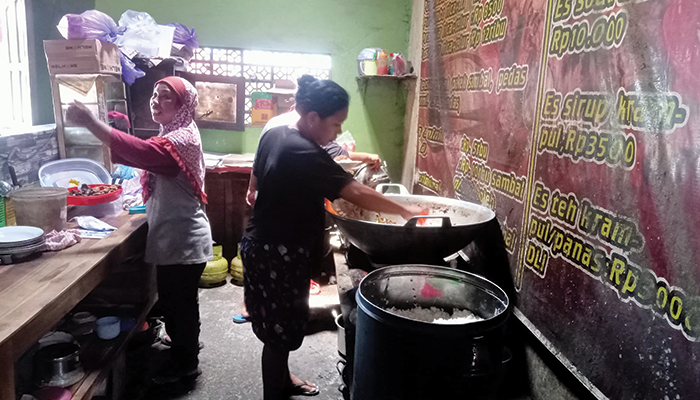 Rica-rica Ayam Pedes Mbok Usrek.