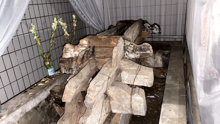 Potret makam Raden Pabelan yang terletak di area Beteng Trade Center (BTC) Solo. (DOK. PRIBADI/Via Nur Safitri)