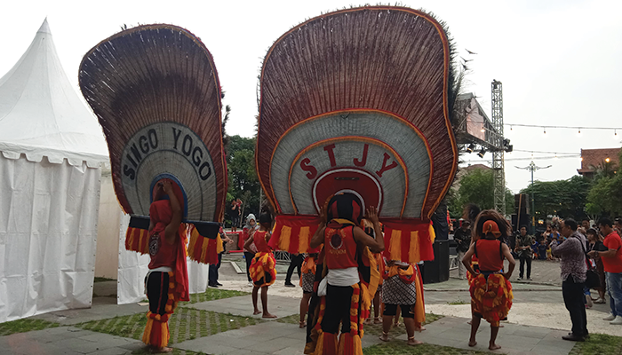 Persiapan Reog Singo Yogo di Acara Tingalan Jumenengan K.G.P.A.A. Mangkoenagoro X dan Cap Go Meh 2024.