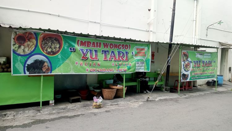 Warung legendaris brambang asem Mbah Wongso (DOK. PRIBADI/ ELLEN FAHIRA)