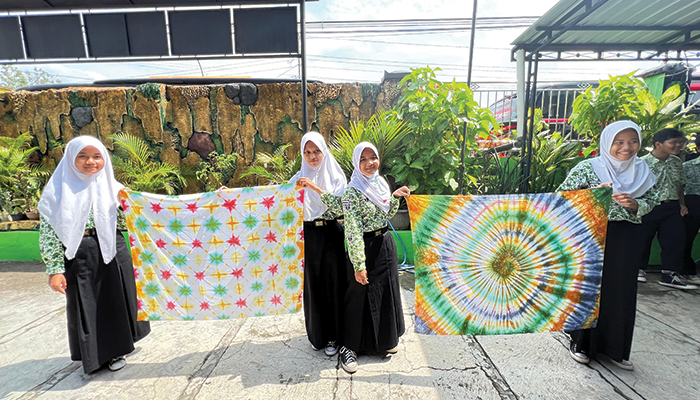 Siswa SMPN 1 Colomadu Kenali Batik Celup sebagai Wastra Nusantara.