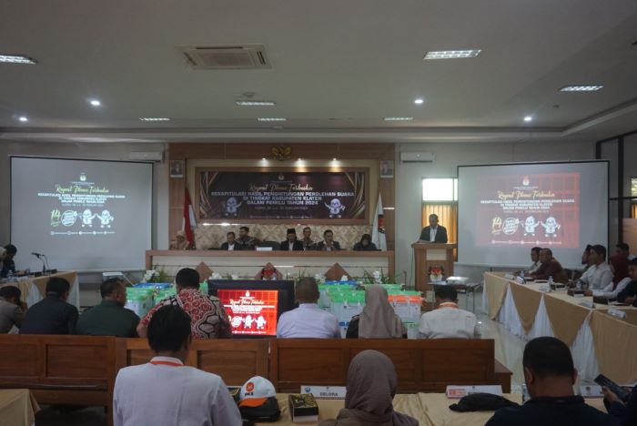 Rapat pleno terbuka rekapitulasi hasil perhitungan suara Pemilu 2024 Tingkat Kabupaten di Aula Kantor KPU Klaten, Rabu (28/2)  (ANGGA PURENDA/ RADAR SOLO)