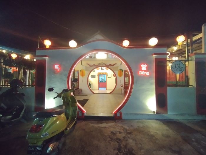 Salah satu spot dari MaDang, wedangan yang berinterior Chinese (DOK. PRIBADI/ CINTIA YULIANI)