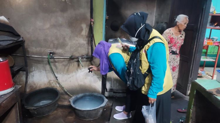 Kader jumantik digerakkan setelah ditemukannya suspect chikungunya di Kabupaten Sragen (AHMAD KHAIRUDIN/ RADAR SOLO)