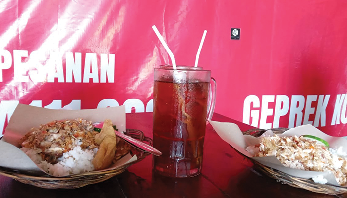 Ayam Geprek Kumlod Viral jadi Langganan Pelajar dan Mahasiswa di Solo Raya.