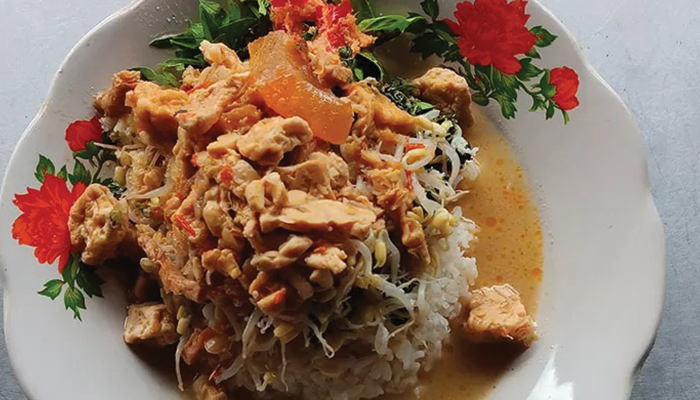 Seporsi nasi tumpang berkuah khas Pasar Pedan di Kampung Sewu, Desa Keden, Kecamatan Pedan.