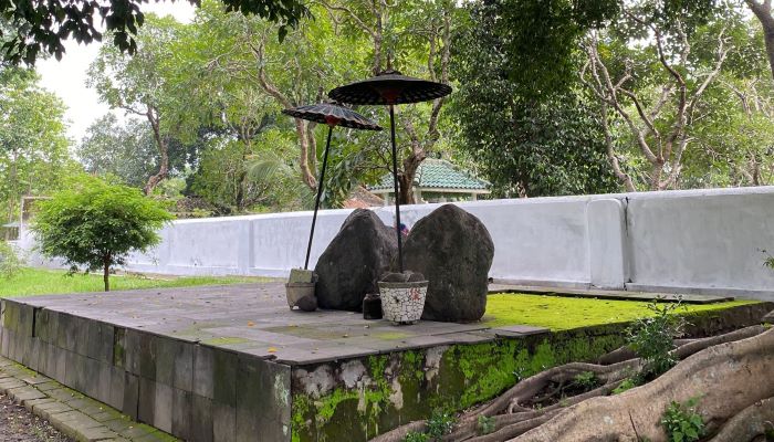 Area Batu Kembar yang berlokasi tidak jauh dari Solo ini rupanya dulu adalah kamar Raja Mataram (DOK. PRIBADI/ ANGGUN)