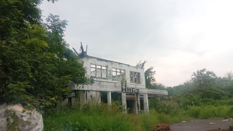 Bekas pabrik tekstil di Manahan, Banjarsari, Kota Solo yang konon diselimuti banyak misteri (DOK. PRIBADI/ AHMAD KHOLIK)