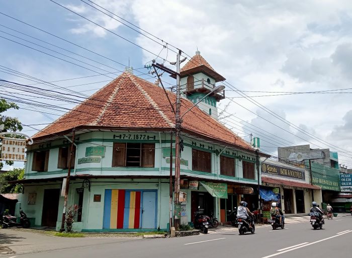 Langgar Merdeka di Laweyan Surakarta yang disebut ditunggu sosok jin muslim berjubah hitam (DOK. PRIBADI/ELLEN FAHIRA AS SYAHRA)