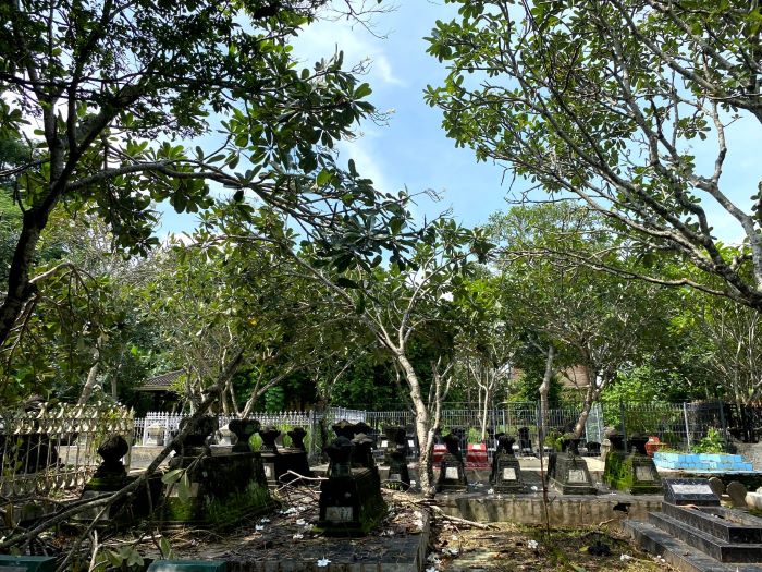 Pemakaman umum yang dulunya merupakan Keraton Kartasura (DOK. PRIBADI/ VIA NUR SAFITRI)