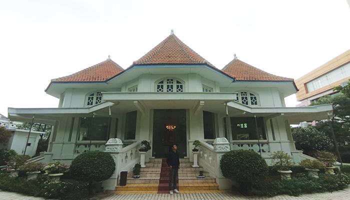 Wisata Klasik Bernuansa Eropa Di Omah Lowo Solo.