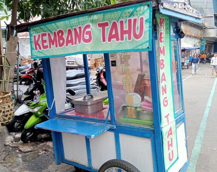 Kuliner Solo kembang tahu yang djajakan di Pasar Gede (DOK. PRIBADI/ ELLEN FAHIRA AS SYAHRA)