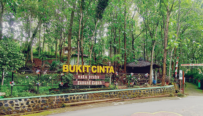 Bukit Cinta Watu Prahu di Solo Raya.