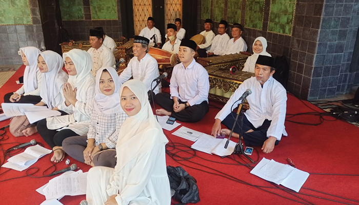 Paguyuban Santiswara Larasmadya Wening Ati yang sedang Tampil di Salah Satu Acara.
