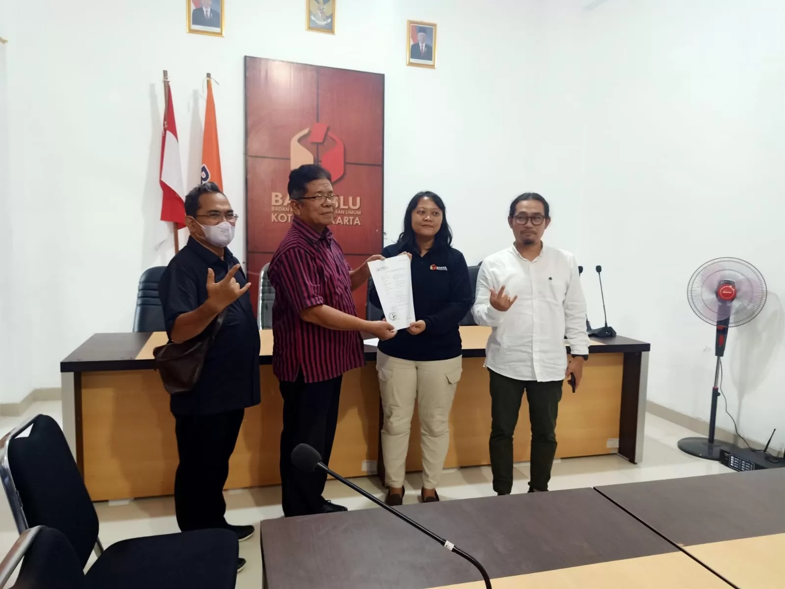 Ilustrasi DPC PDI Perjuangan Kota Solo laporkan dugaan pelanggaran pemilu yang dilakukan KPU Kota Solo ke Bawaslu Kota Solo, Selasa (5/3/2024). (ANTONIUS CHRISTIAN/RADAR SOLO)