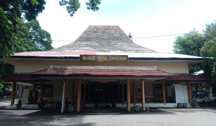 Potret Gedung Wayang Orang Sriwedari Solo yang kabarnya menyimpan sejumlah misteri (DOK. PRIBADI/ AHMAD KHOLIK)
