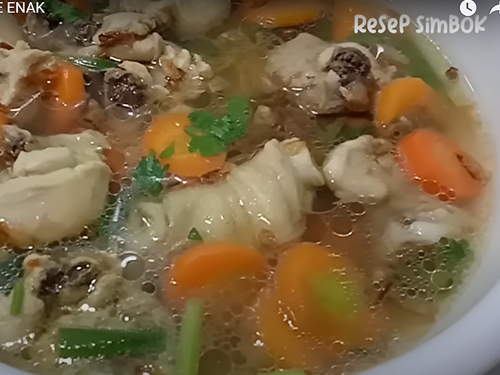 Tangkapan layar sop ayam yang resepnya bisa dipraktikkan warga Solo untuk menu sahur (YOUTUBE RESEP SIMBOK)