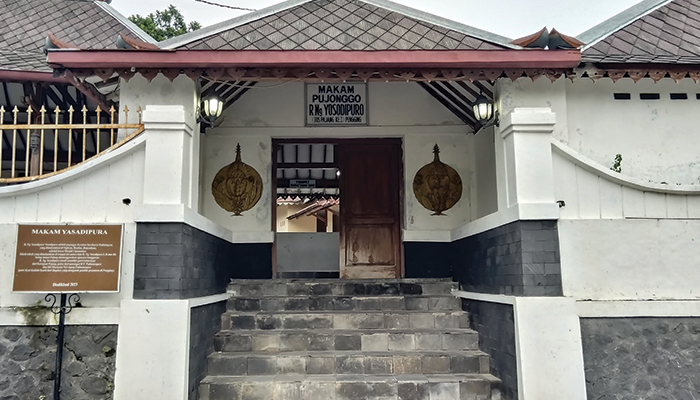 Makam Yosodipuro Untuk Menjalankan Tradisi Sanggaran.