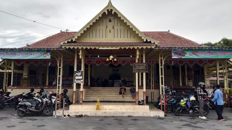 Masjid Cipto Mulyo di Solo Raya yang mempunyai keunikan dengan arah kiblatnya (DOK. PRIBADI/ CINTIA YULIANI)