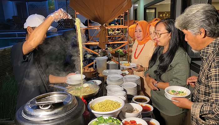 Dokumentasi Buka Bersama di Megaland Hotel Solo.
