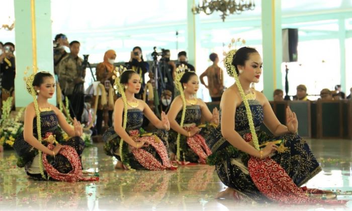Tari Bedhaya Anglir Mendung saat Jumenengan KGPAA Mangkunegoro. (DOK. DINAS KEBUDAYAAN DAN PARISATA KOTA SOLO)