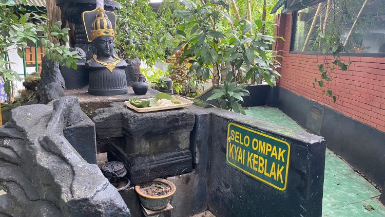 Selo Ompak di Petilasan Kerajaan Pajang yang tidak bisa dimasuki sembarang orang (DOK. PRIBADI/ ANGGUN)