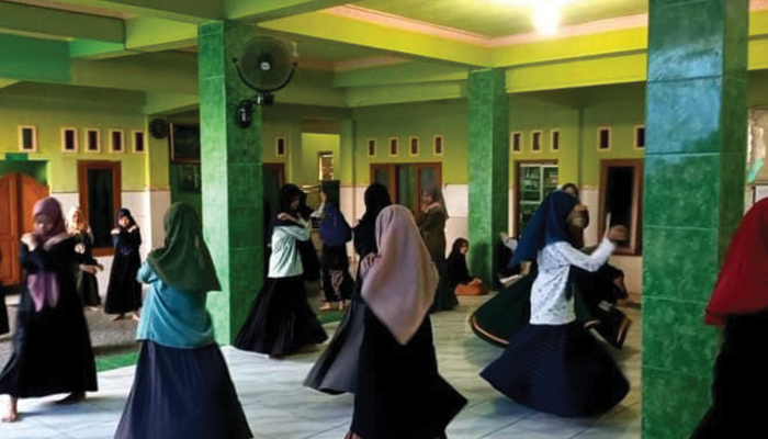 Latihan Tari Sufi.
