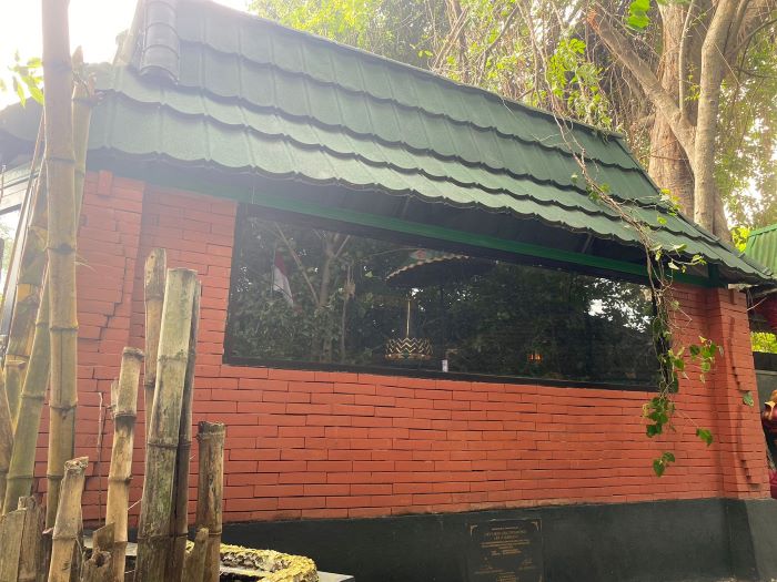 Tempat menyimpan getek Joko Tingkir yang dikabarkan sakti dan dulunya dipakai menyebarkan agama Islam. (DOK. PRIBADI/ ANGGUN)