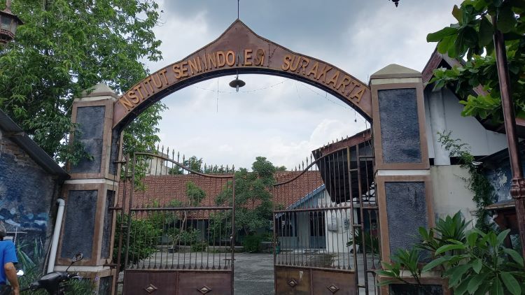Gedung ASKI di Solo yang konon katanya menyimpan banyak misteri setelah tak berpenghuni (DOK. PRIBADI/ SISCA)