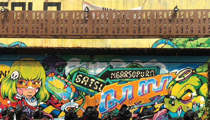 Menyusuri Koridor Gatotsubroto, banyak mural cantik untuk berfoto!.