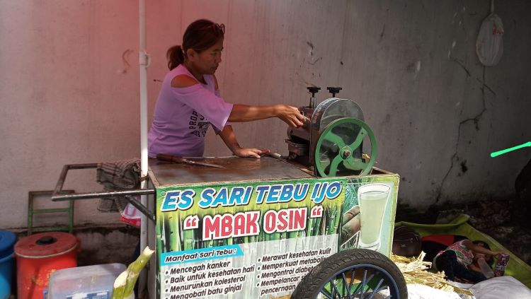 Es tebu sari tebu ijo Mbak Osin yang bisa dipilih untuk menjadi penyegar pada momen buka bersama (DOK. PRIBADI/ TRICIA MARGARETA)