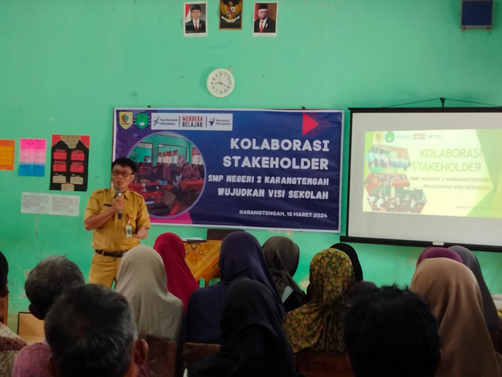 Gelaran pertemuan antara pihak SMPN 2 Karangtengah Wonogiri dengan para orang tua pada Senin (18/3). (DOK. SMPN 2 KARANGTENGAH)
