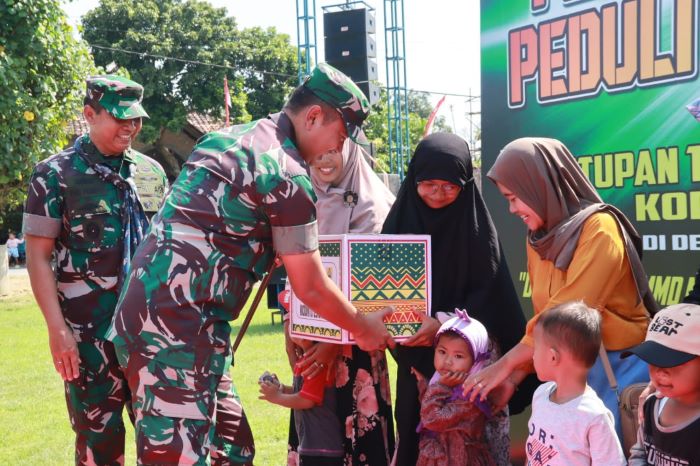 Kodim 0725/Sragen menyerahkan paket sembako kepada keluarga  anak rentan stunting di acara penutupan TMMD Reguler 119 (AHMAD KHAIRUDIN/ RADAR SOLO)