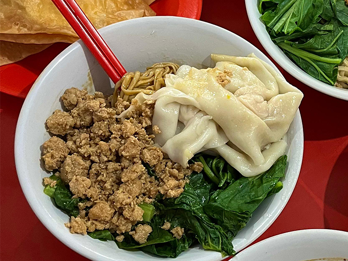 Mie pangsit di salah satu kedai yang direkomendasikan di daerah Solo Raya. (DOK. PRIBADI/ NORA)