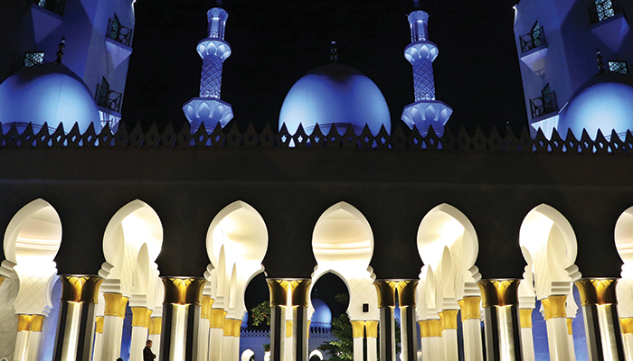 Masjid Sheikh Zayed Solo jadi salah satu rekomendasi wisata religi di Solo.