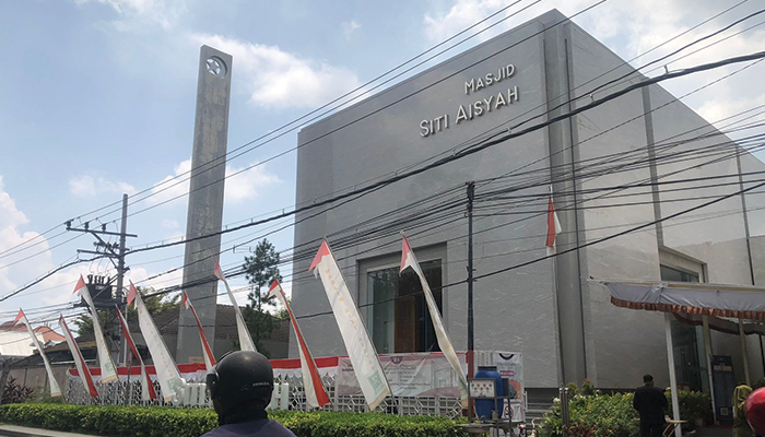 Masjid Siti Aisyah, Masjid tanpa kubah di area manahan. (Dok.Pribadi / Nisa)