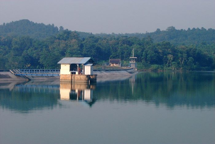 Waduk Delingan yang konon bagian bendungannya dihuni oleh berbagai sosok misteri. (BPUSDATARU-BS.JATENGPROV.GO.ID)