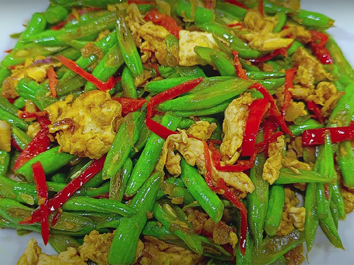 Resep orak arik telur buncis menjadi salah satu menu yang bisa dicoba anak kos untuk sahur. (YOUTUBE SAJIAN BUNDA)