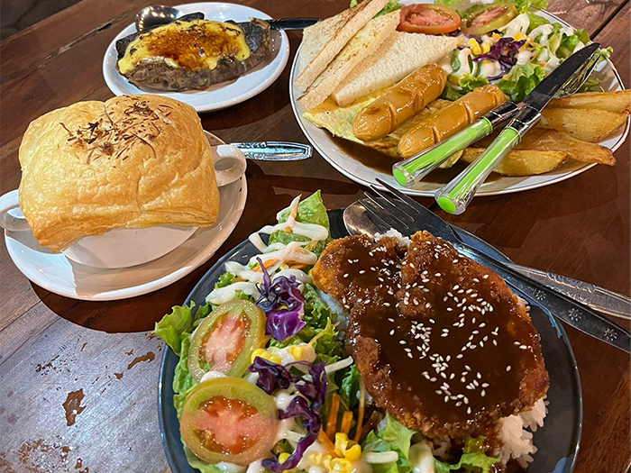 Tampilan menu western food di Warung Sido Londo yang bisa didapatkan dengan harga kaki lima  dan cocok untuk menu buka puasa. (DOK. PRIBADI/ NORA)