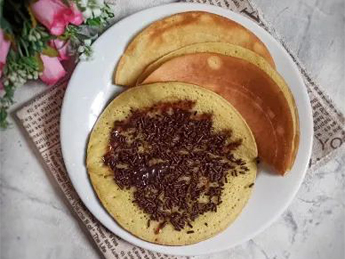 Terang bulan jadul yang menjadi kuliner manis populer di Solo dan kerap disebut sama dengan martabak manis. (DOK. YUMMY APP)