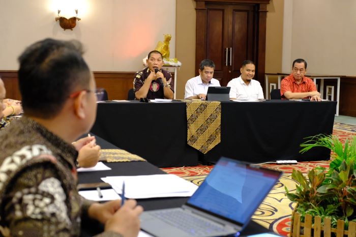 Wakil Wali Kota Solo, Teguh Prakosa, berbicara pada rapat koordinasi tentang alas Alun-Alun Utara Keraton Kasunanan Surakarta. (SILVESTER K./ RADAR SOLO)